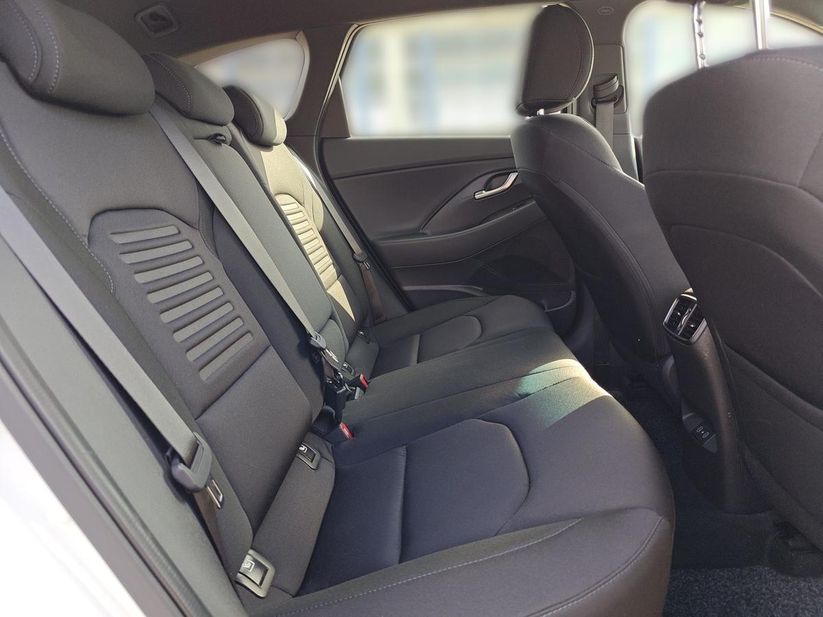 Hyundai i30 Kombi 1.0 T-GDI 6-MT ADVANTAGE Navi Kamera Voll-LED