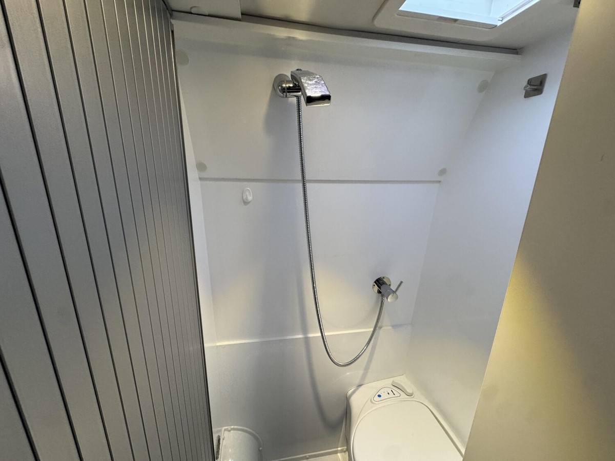 Mooveo Van 54 DB Solar+Sat TV+Markise+Kamera
