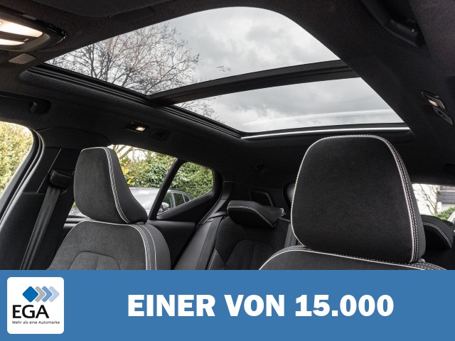 Volvo XC40 Plus Dark 2WD El. Panodach Digitales Cockpit Memory Sitze Soundsystem Harma