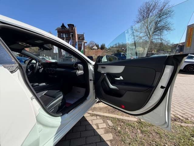 Mercedes-Benz CLA 180 LED HIGH PERFORMANCE 
