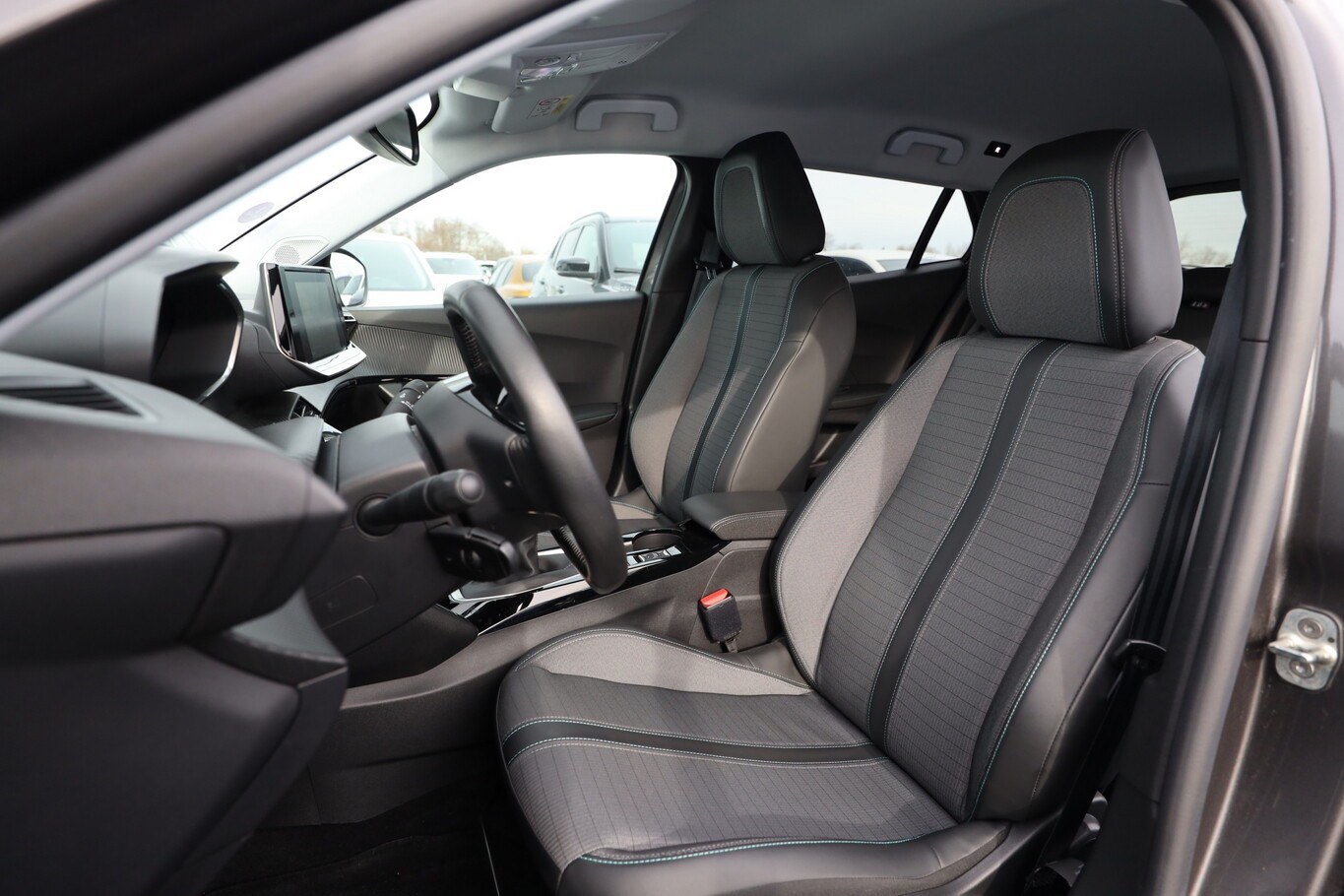 Peugeot 2008 1.2 PureTech 100 Allure CarPlay PDC LM17Z