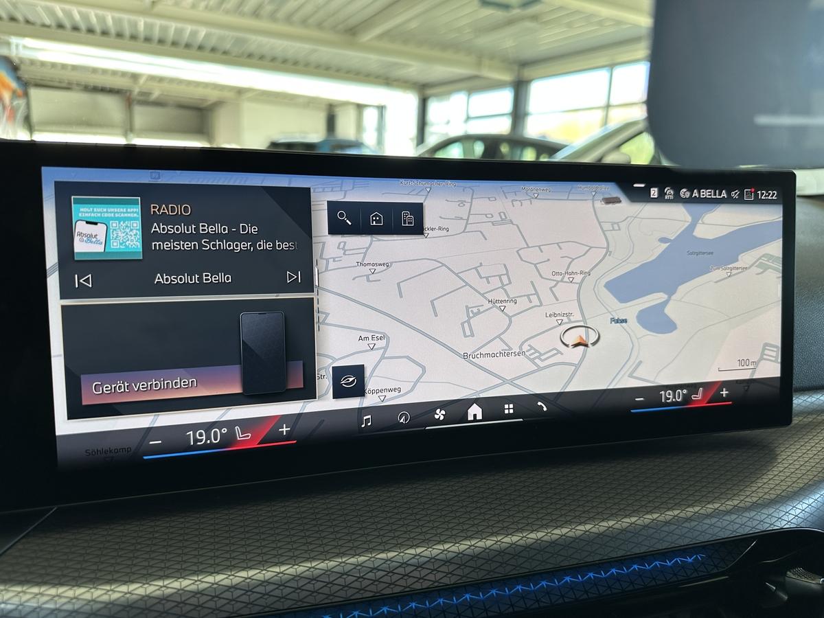 BMW 318i M Sport AHK HUD 360° Kamera Alcantara LED 