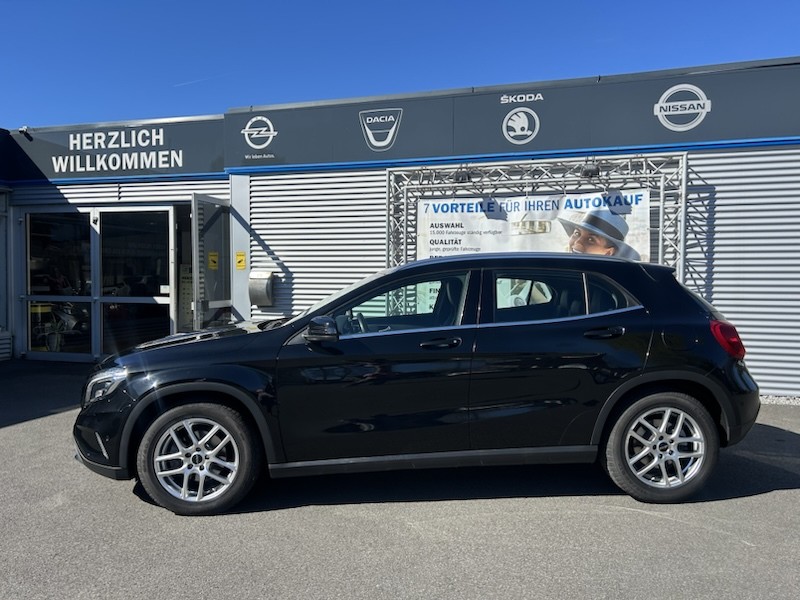 Mercedes-Benz GLA 220 CDI 7G-DCT URBAN AUTOM*KLIMA*SHZG*NAVI*BTH*XENON*PDC