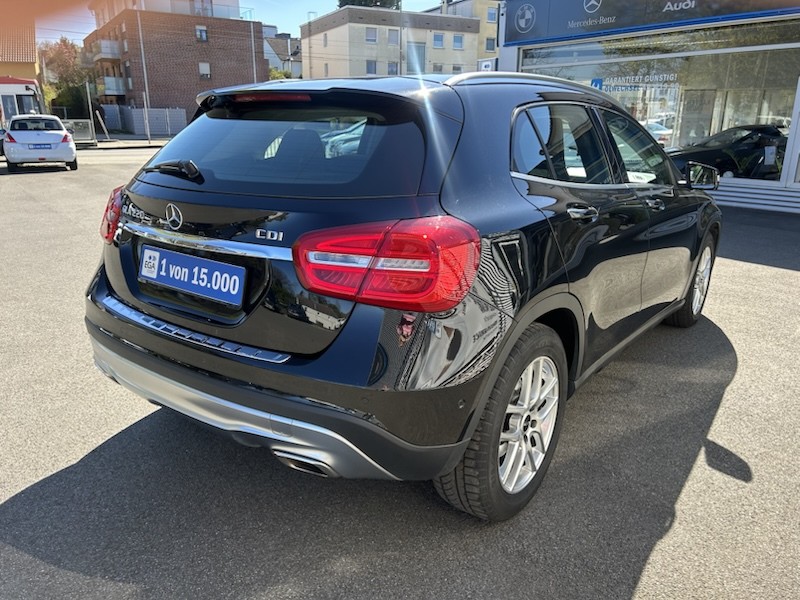 Mercedes-Benz GLA 220 CDI 7G-DCT URBAN AUTOM*KLIMA*SHZG*NAVI*BTH*XENON*PDC