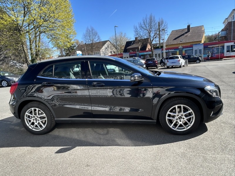 Mercedes-Benz GLA 220 CDI 7G-DCT URBAN AUTOM*KLIMA*SHZG*NAVI*BTH*XENON*PDC