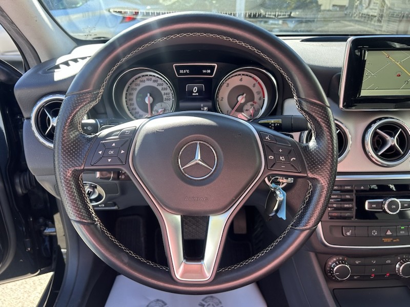 Mercedes-Benz GLA 220 CDI 7G-DCT URBAN AUTOM*KLIMA*SHZG*NAVI*BTH*XENON*PDC