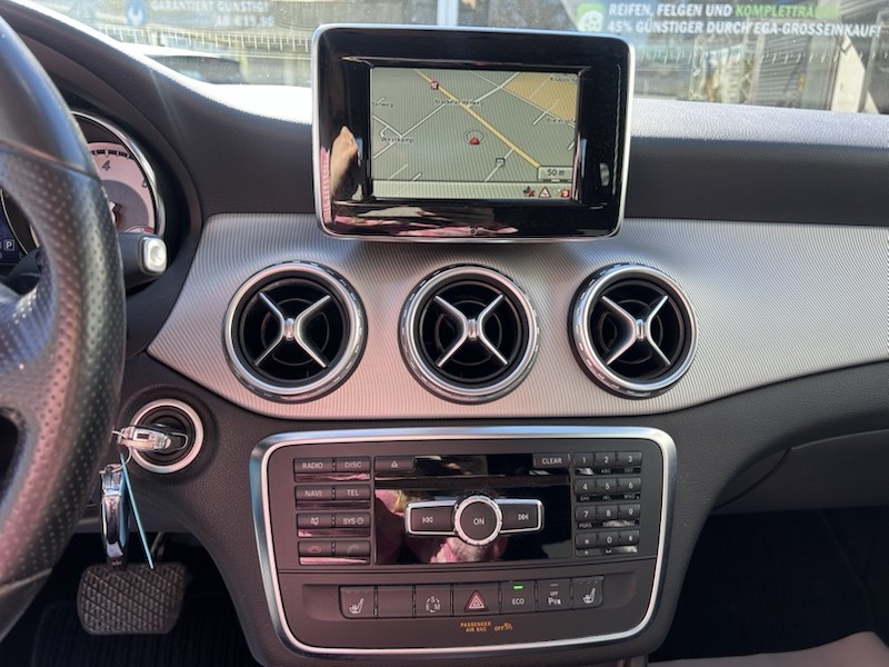 Mercedes-Benz GLA 220 CDI 7G-DCT URBAN AUTOM*KLIMA*SHZG*NAVI*BTH*XENON*PDC