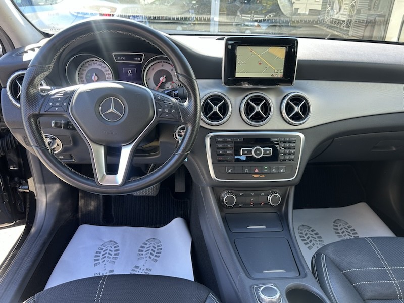Mercedes-Benz GLA 220 CDI 7G-DCT URBAN AUTOM*KLIMA*SHZG*NAVI*BTH*XENON*PDC