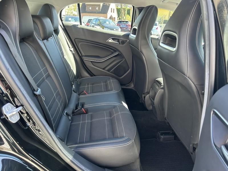 Mercedes-Benz GLA 220 CDI 7G-DCT URBAN AUTOM*KLIMA*SHZG*NAVI*BTH*XENON*PDC