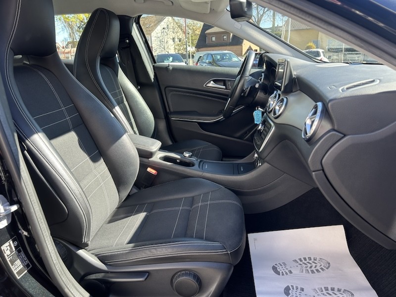 Mercedes-Benz GLA 220 CDI 7G-DCT URBAN AUTOM*KLIMA*SHZG*NAVI*BTH*XENON*PDC