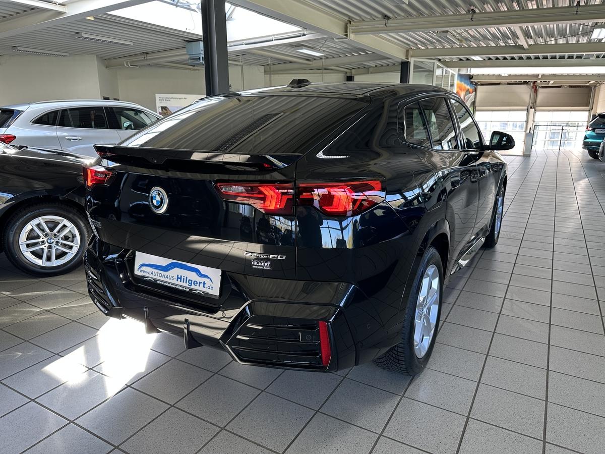 BMW iX2 eDrive20 M Sport AHK Allwettereifen Alcantara Kamera