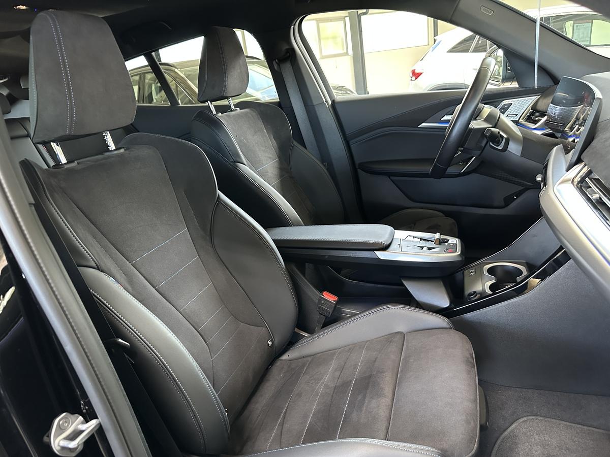 BMW iX2 eDrive20 M Sport AHK Allwettereifen Alcantara Kamera