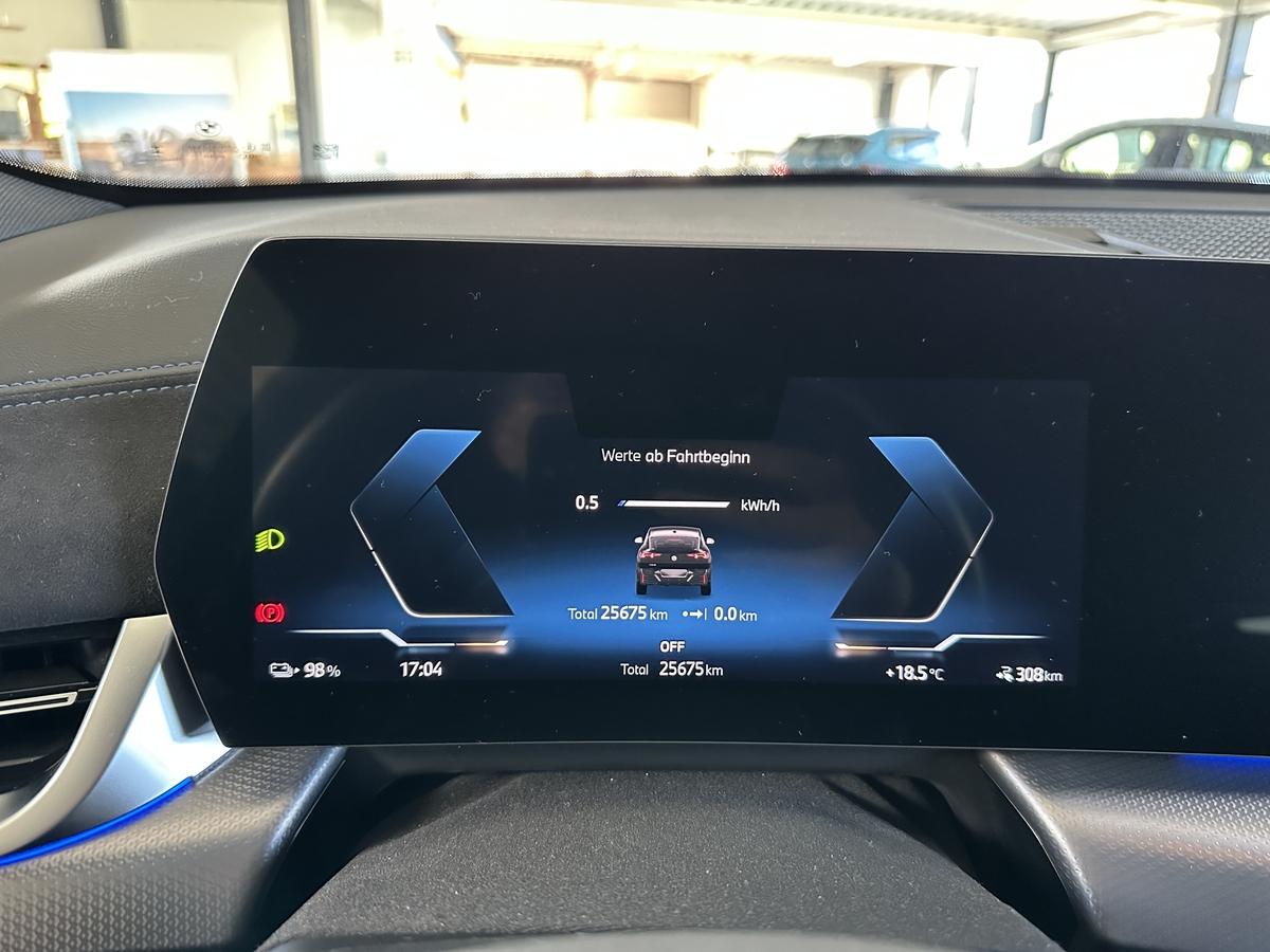 BMW iX2 eDrive20 M Sport AHK Allwettereifen Alcantara Kamera