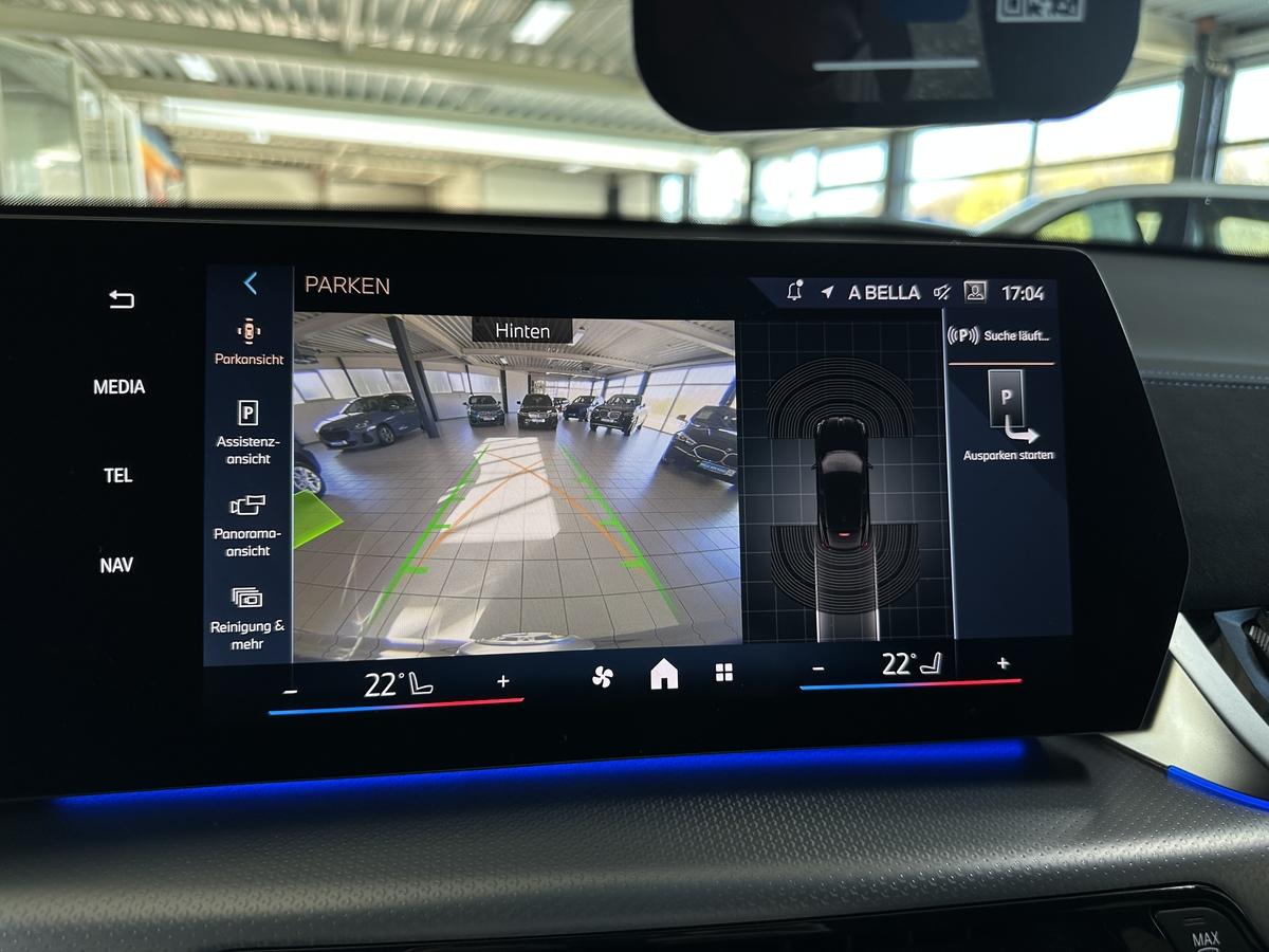 BMW iX2 eDrive20 M Sport AHK Allwettereifen Alcantara Kamera