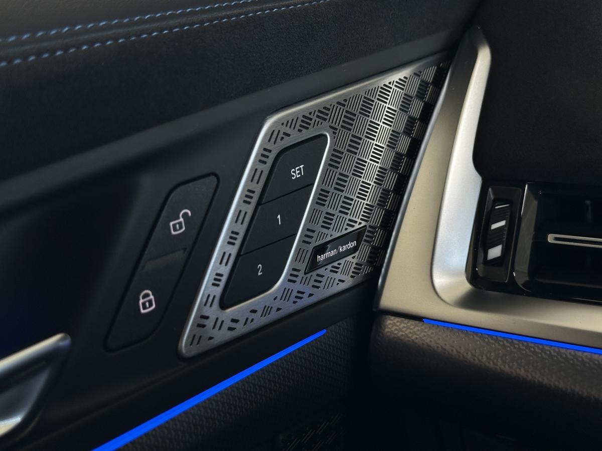 BMW iX2 eDrive20 M Sport AHK Allwettereifen Alcantara Kamera