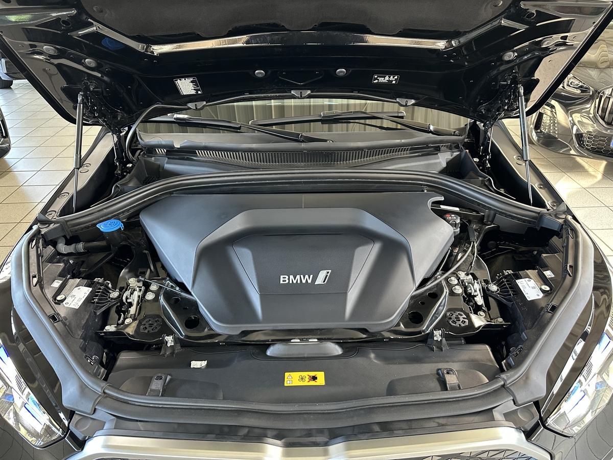 BMW iX2 eDrive20 M Sport AHK Allwettereifen Alcantara Kamera