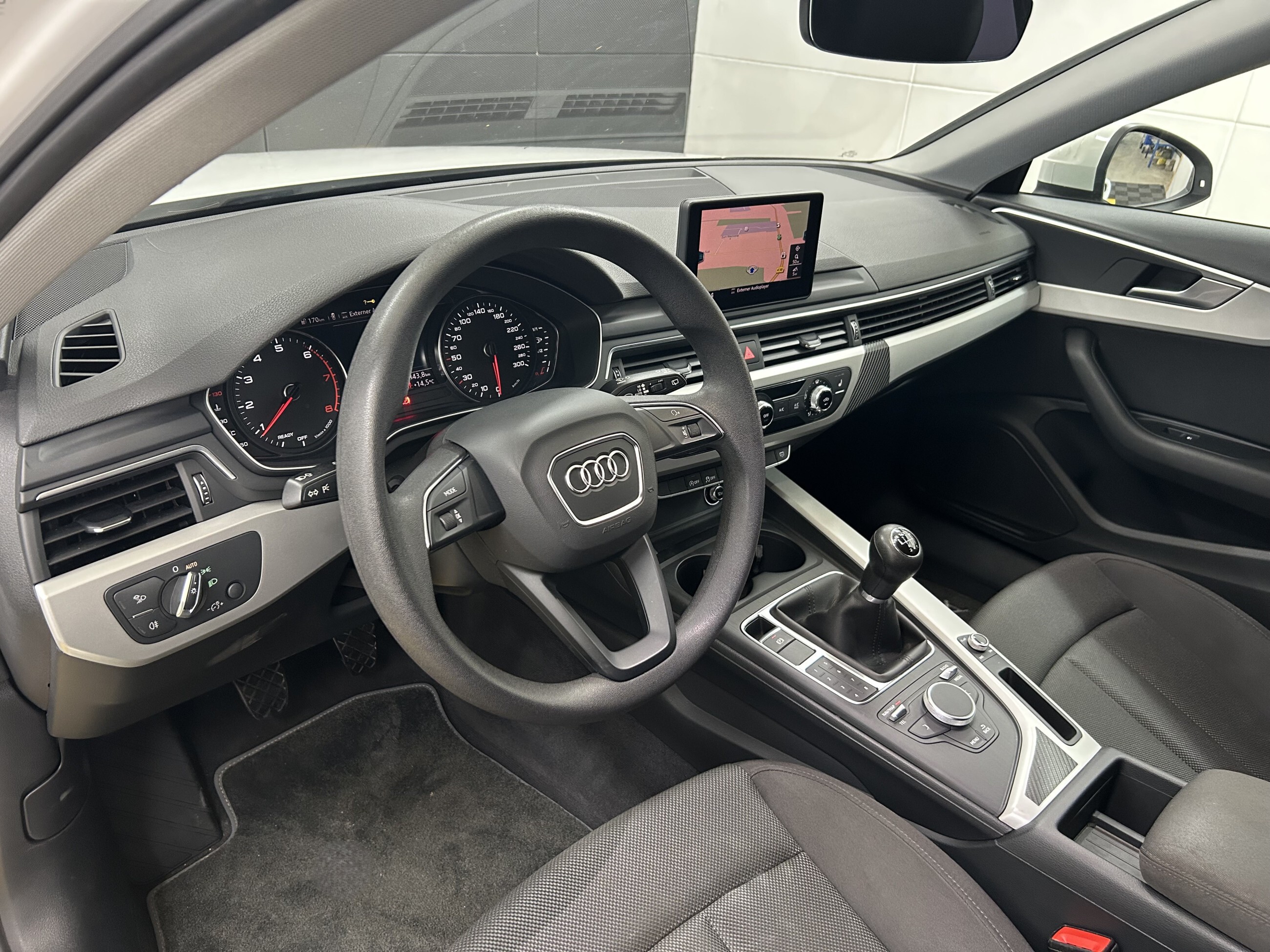 Audi A4 2.0 TFSI Mild Hybrid+AHK+Bi-Xenon+Navi+Temp