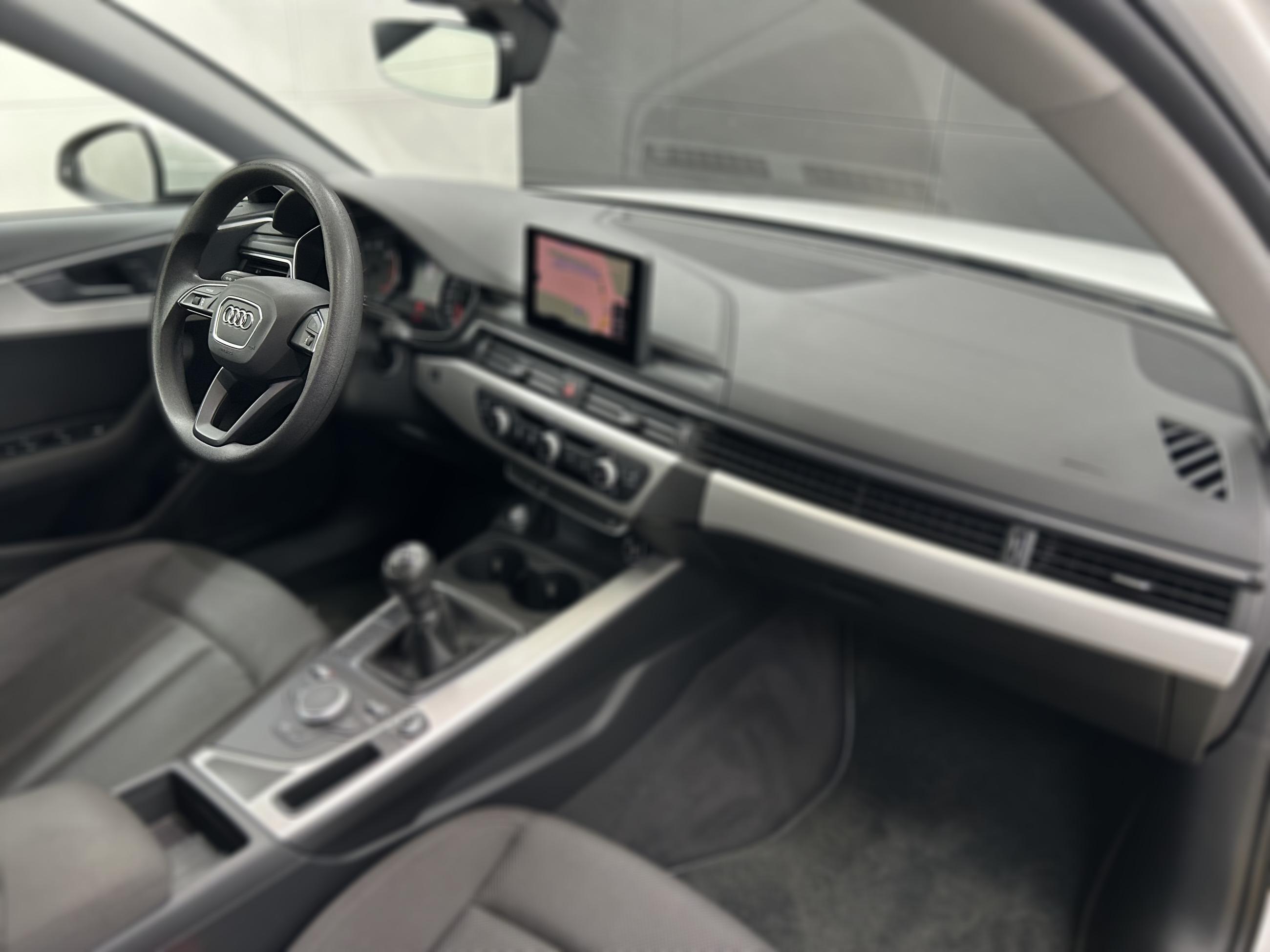Audi A4 2.0 TFSI Mild Hybrid+AHK+Bi-Xenon+Navi+Temp