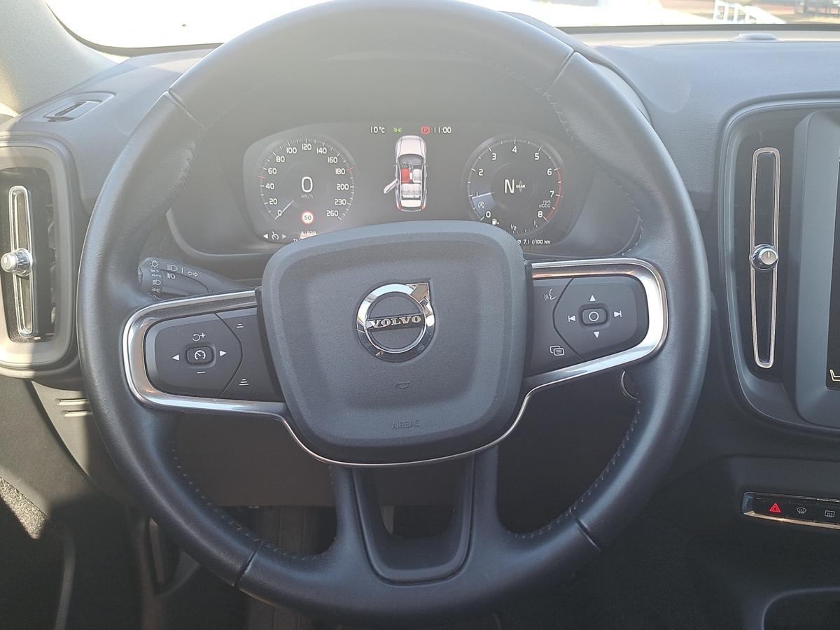 Volvo XC40 Momentum Core*NAVI*SITZ- u. LENKRADHEIZUNG*