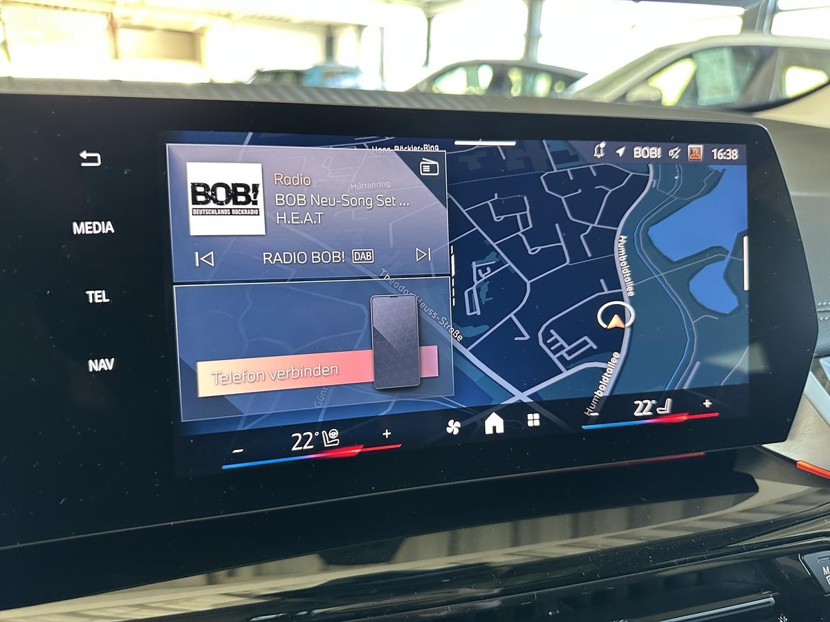 BMW 220 Active Toureri Luxury AHK Panno LED Navi. Sitzh. Kamera