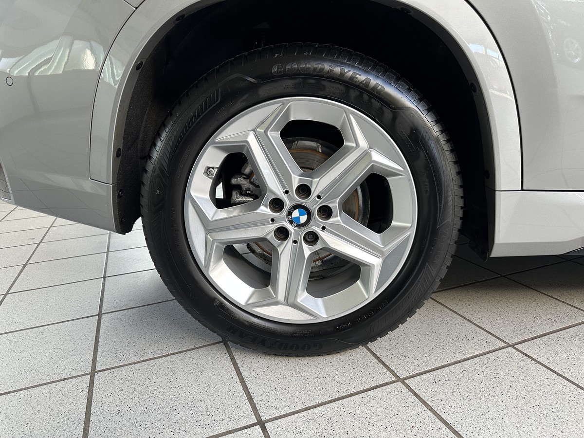 BMW X1 18i sDrive M Sport AHK Allwettereifen H/K LED Kamera