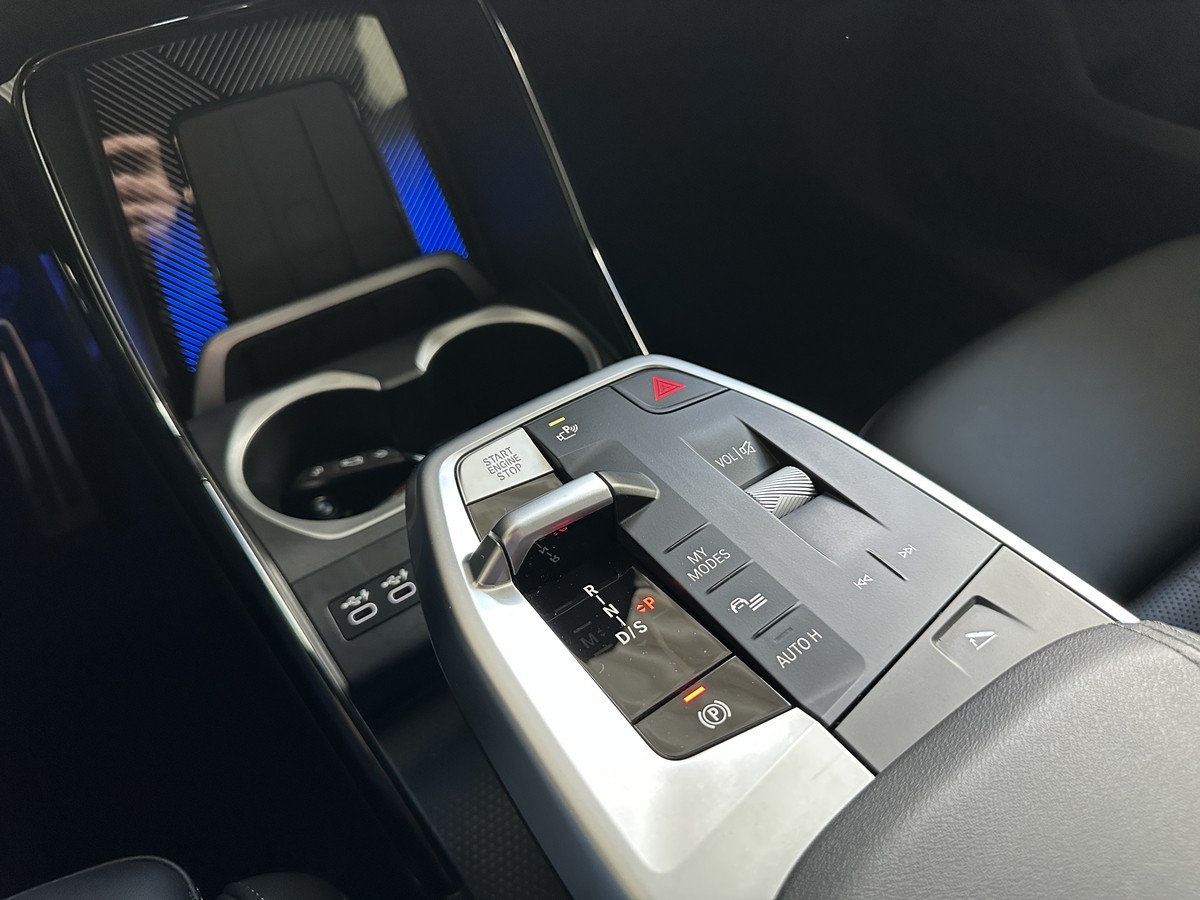 BMW X1 18i sDrive M Sport AHK Allwettereifen H/K LED Kamera