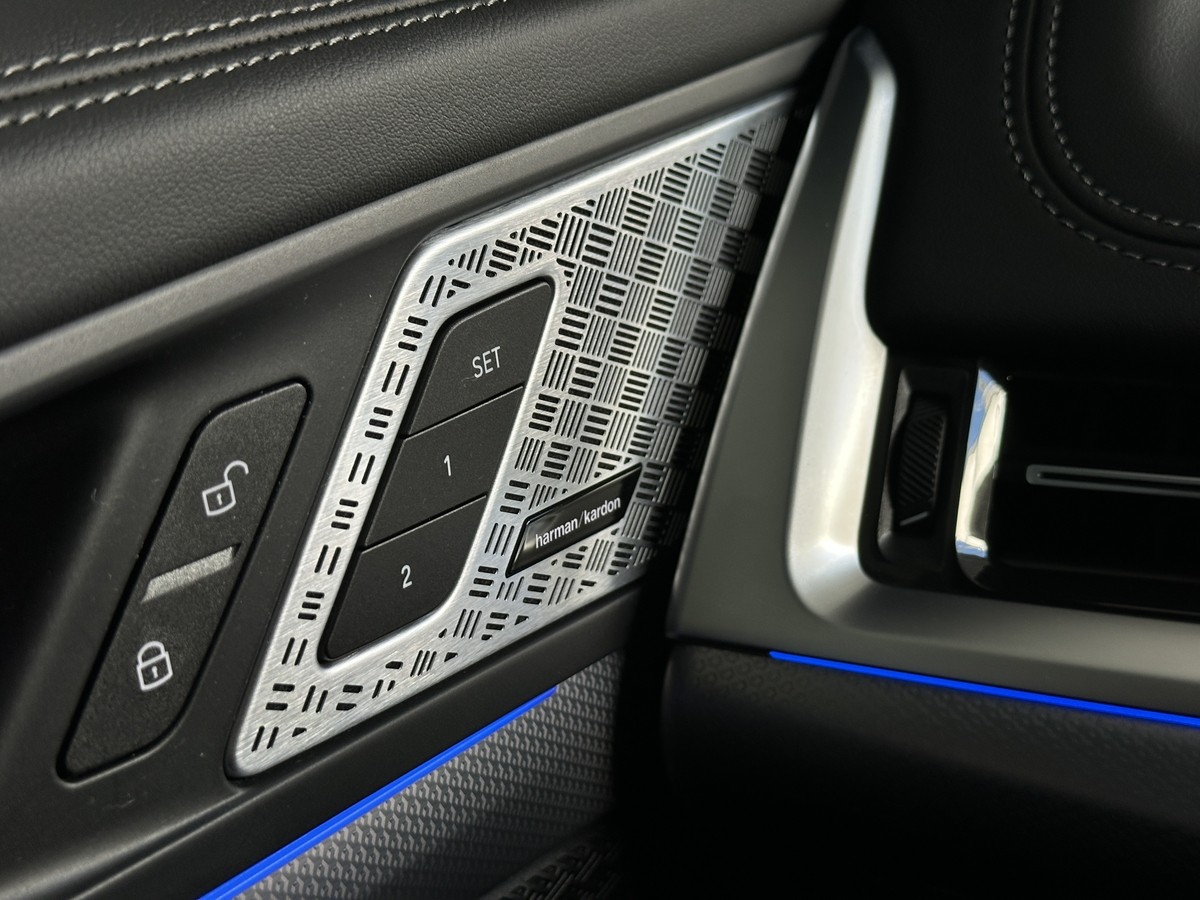 BMW X1 18i sDrive M Sport AHK Allwettereifen H/K LED Kamera