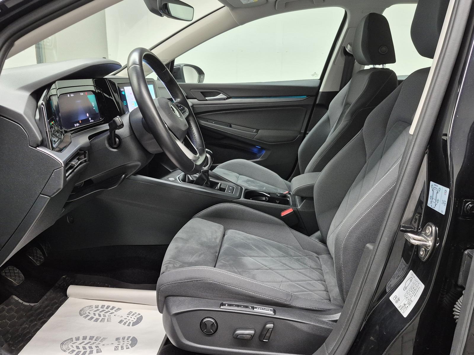 Volkswagen Golf 8 Style IQ-Light/Navi/SHZ/Kam/Massage/17-LM