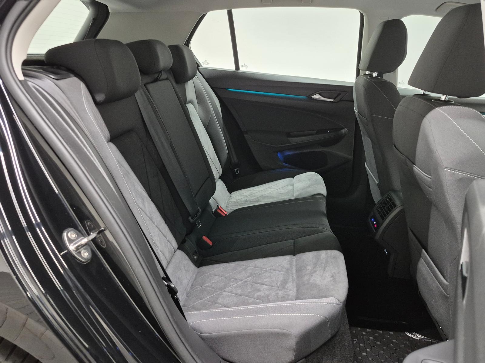 Volkswagen Golf 8 Style IQ-Light/Navi/SHZ/Kam/Massage/17-LM