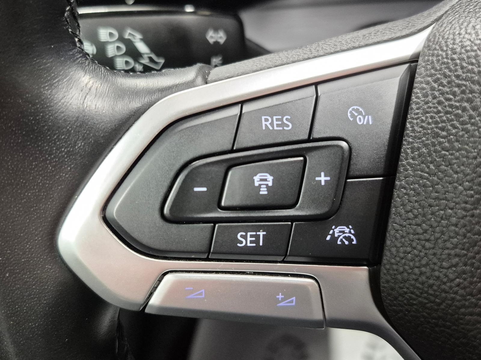 Volkswagen Golf 8 Style IQ-Light/Navi/SHZ/Kam/Massage/17-LM