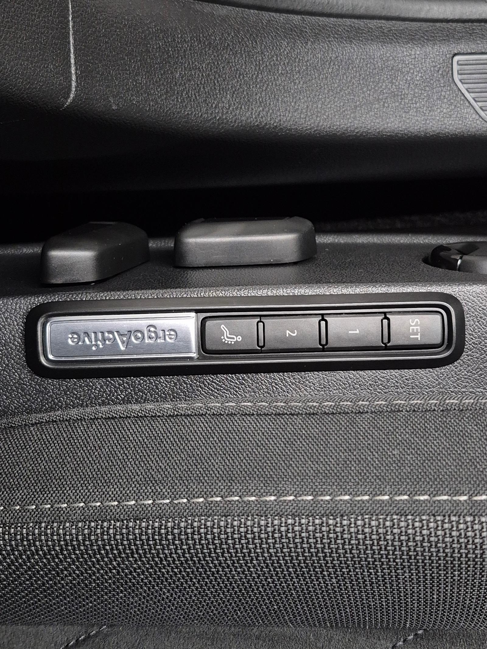 Volkswagen Golf 8 Style IQ-Light/Navi/SHZ/Kam/Massage/17-LM