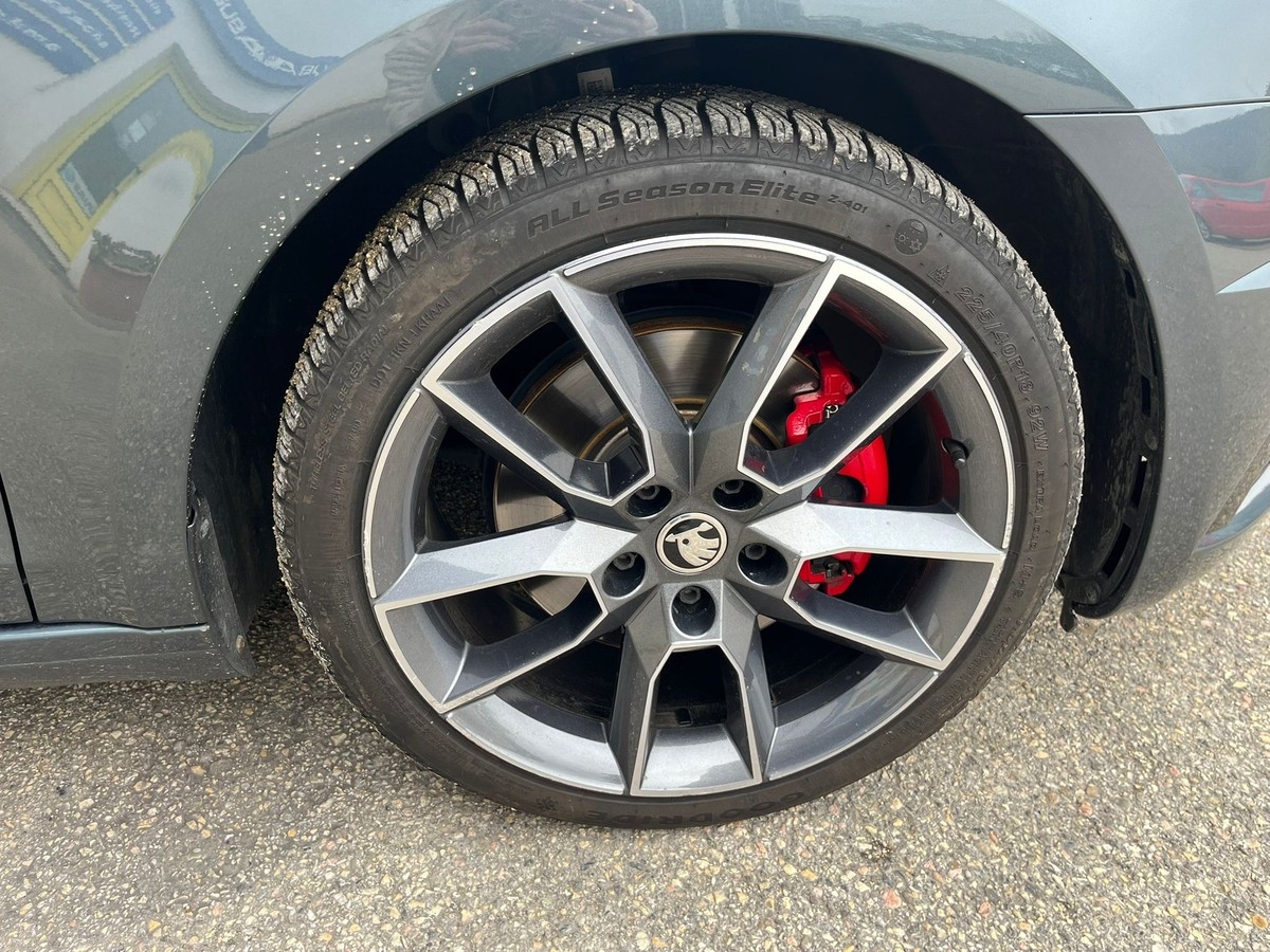 Skoda Octavia 2.0 TDI DPF RS *Navi*Rückfahrkamera*Sitzheizung