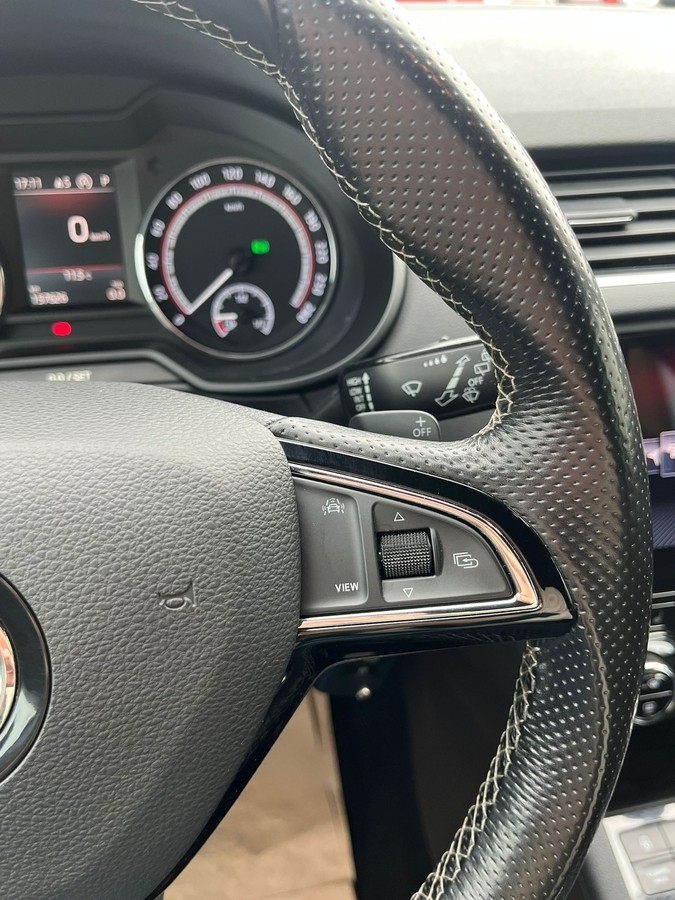 Skoda Octavia 2.0 TDI DPF RS *Navi*Rückfahrkamera*Sitzheizung