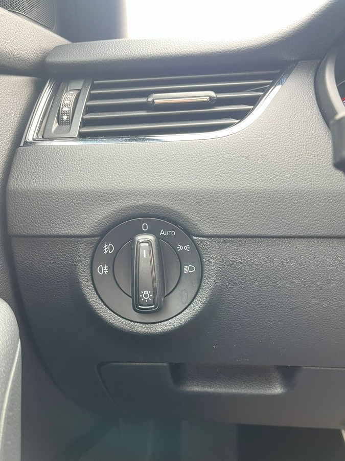 Skoda Octavia 2.0 TDI DPF RS *Navi*Rückfahrkamera*Sitzheizung