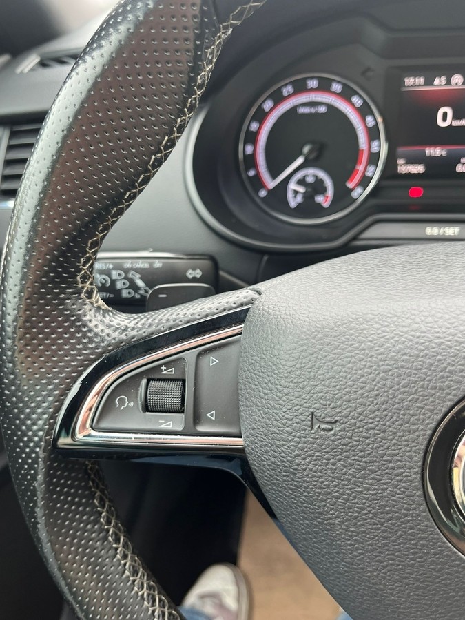 Skoda Octavia 2.0 TDI DPF RS *Navi*Rückfahrkamera*Sitzheizung
