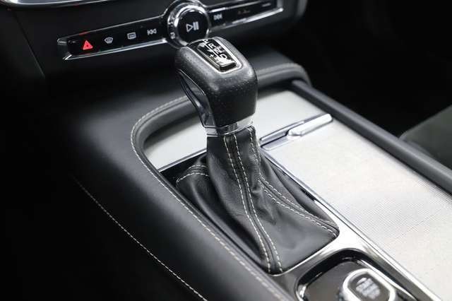 Volvo S90 2.0 T6 320PS AWD R Design HUD ACC Carplay