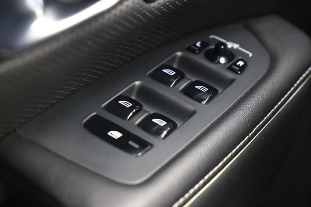Volvo S90 2.0 T6 320PS AWD R Design HUD ACC Carplay