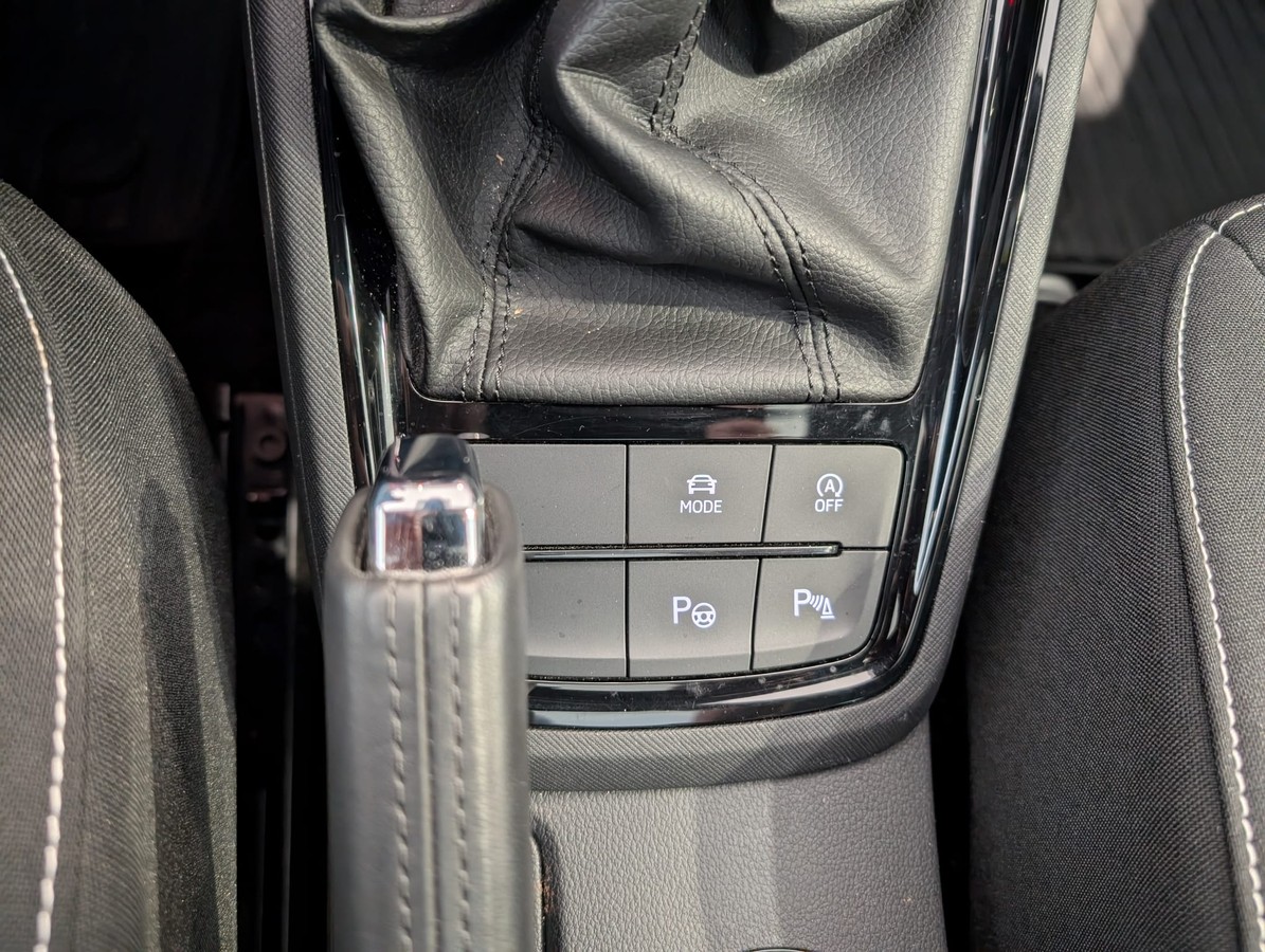 Skoda Kamiq 1.0l TSI DSG Monte Carlo 5J Garantie Matrix Beam AHK