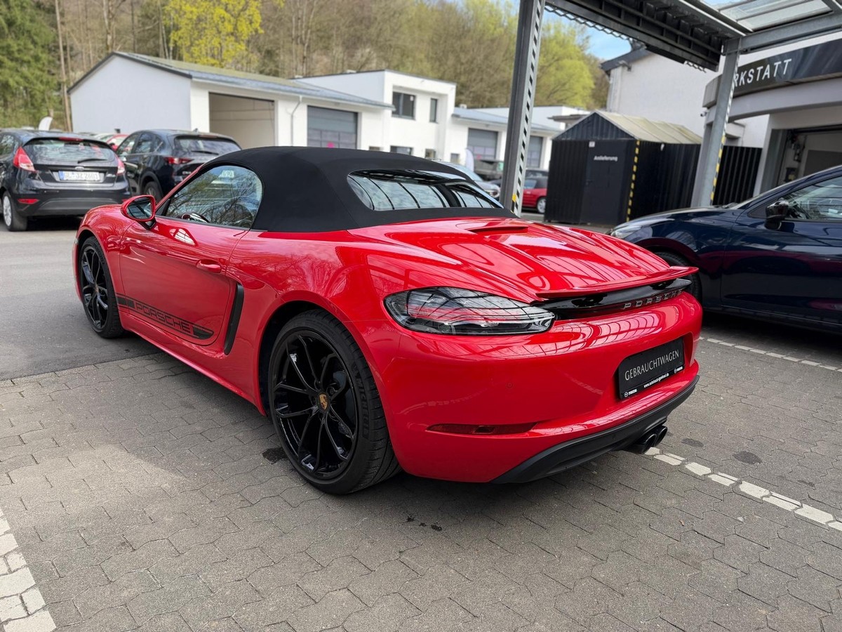 Porsche Boxster 718 PASM 10mm Tieferlegung, Sportsitze, Sport-Auspuff