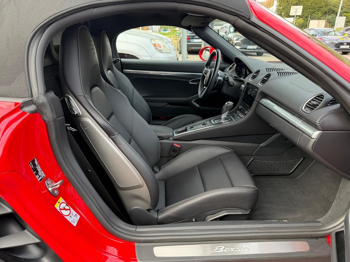 Porsche Boxster 718 PASM 10mm Tieferlegung, Sportsitze, Sport-Auspuff