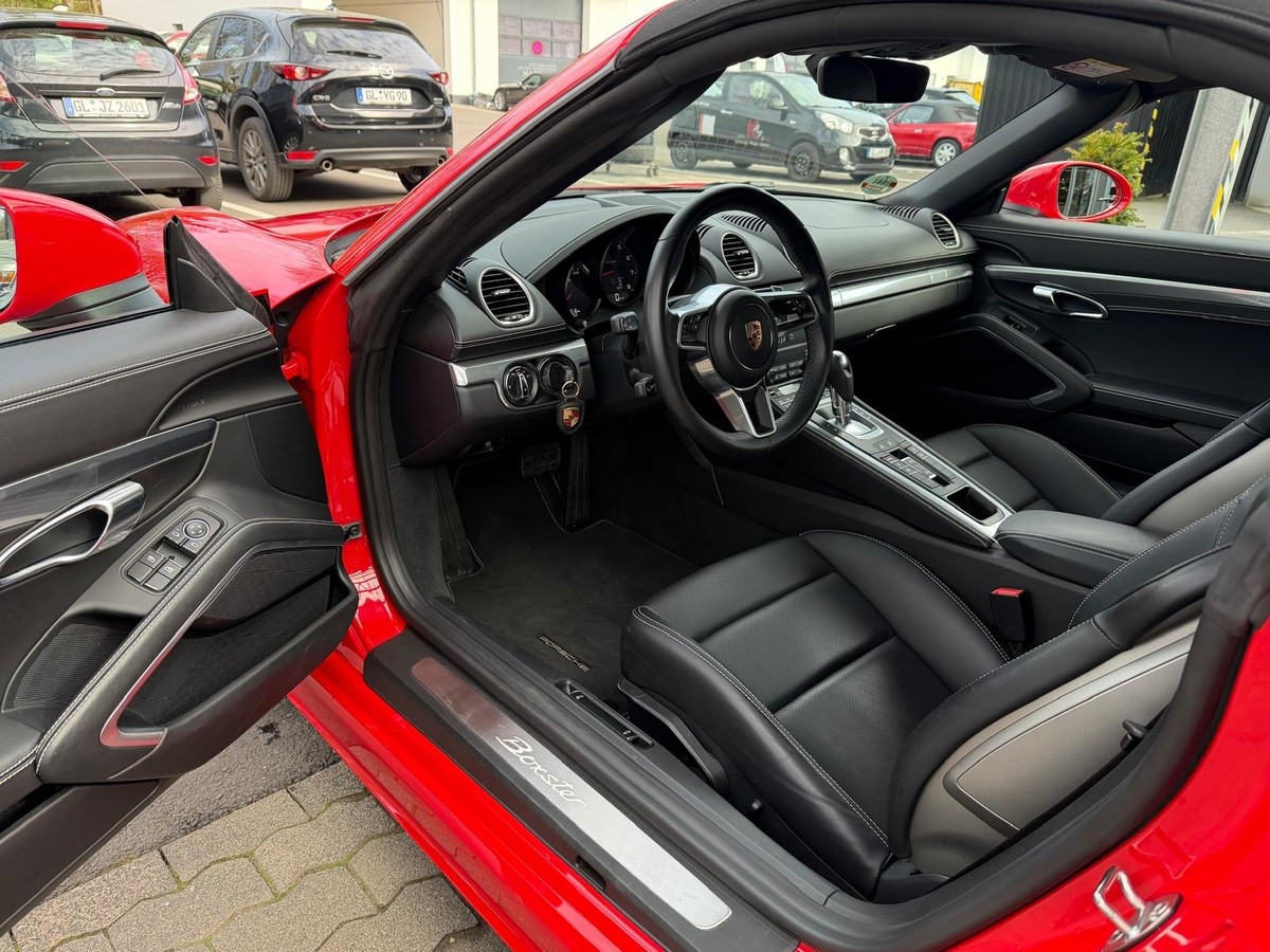 Porsche Boxster 718 PASM 10mm Tieferlegung, Sportsitze, Sport-Auspuff