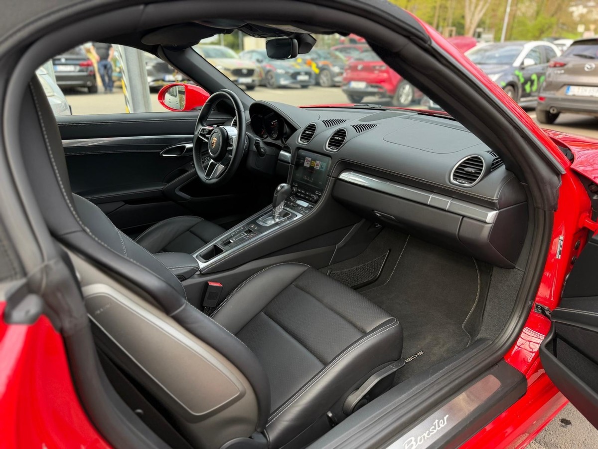 Porsche Boxster 718 PASM 10mm Tieferlegung, Sportsitze, Sport-Auspuff