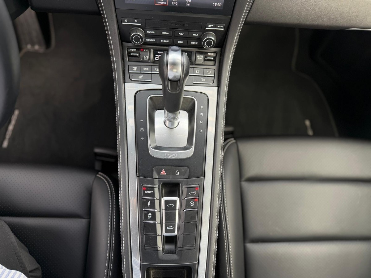 Porsche Boxster 718 PASM 10mm Tieferlegung, Sportsitze, Sport-Auspuff