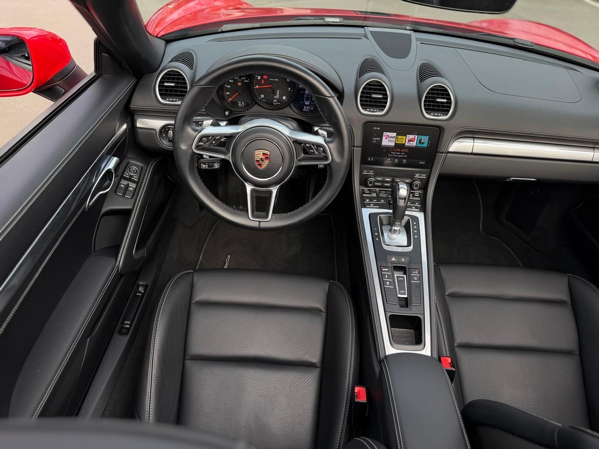 Porsche Boxster 718 PASM 10mm Tieferlegung, Sportsitze, Sport-Auspuff