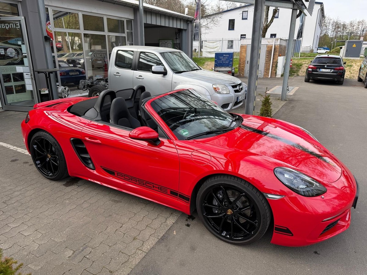 Porsche Boxster 718 PASM 10mm Tieferlegung, Sportsitze, Sport-Auspuff