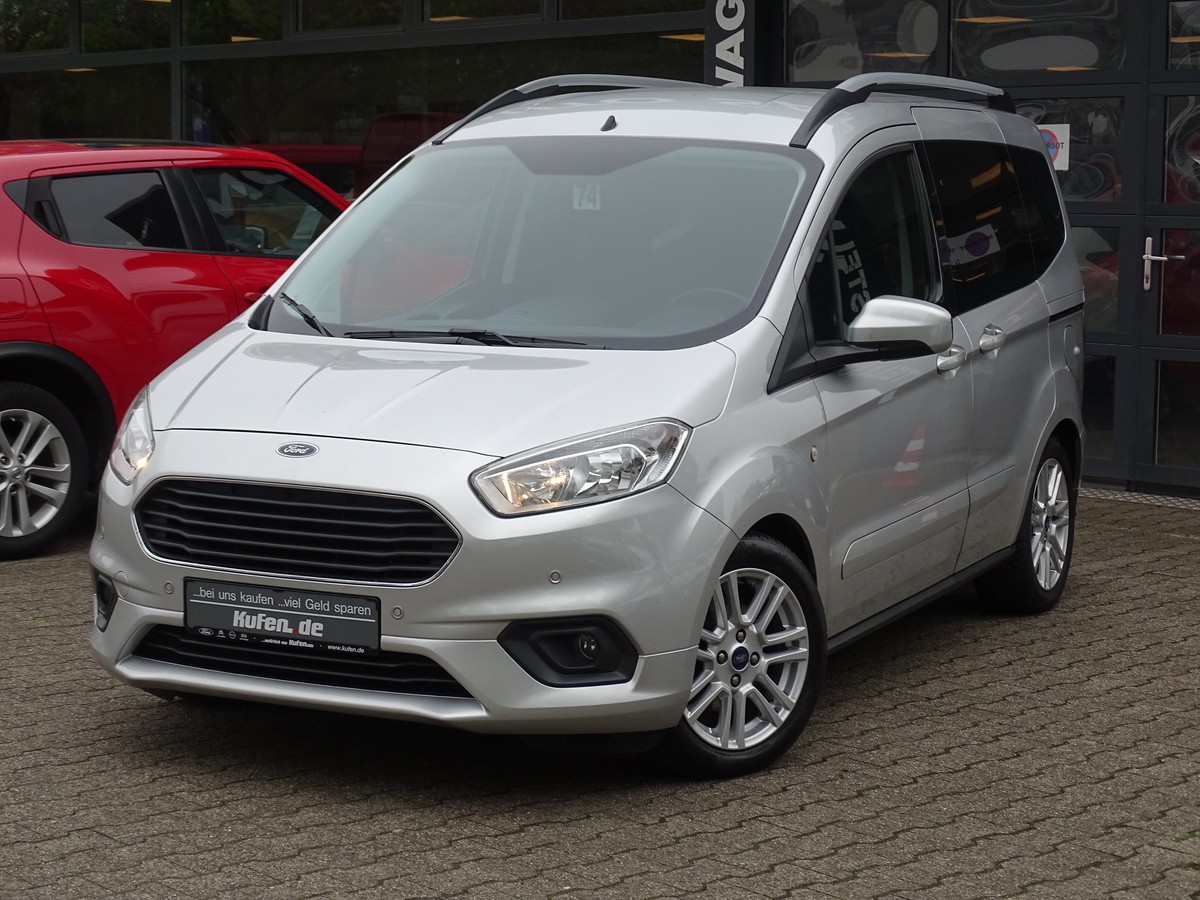 Ford Tourneo Courier 1.5 TDCi Titanium 