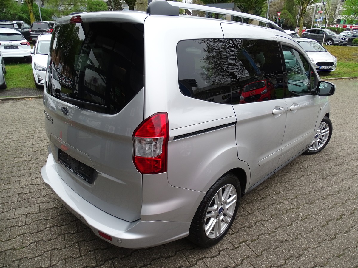Ford Tourneo Courier 1.5 TDCi Titanium 