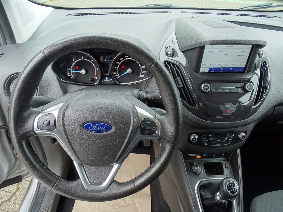 Ford Tourneo Courier 1.5 TDCi Titanium 