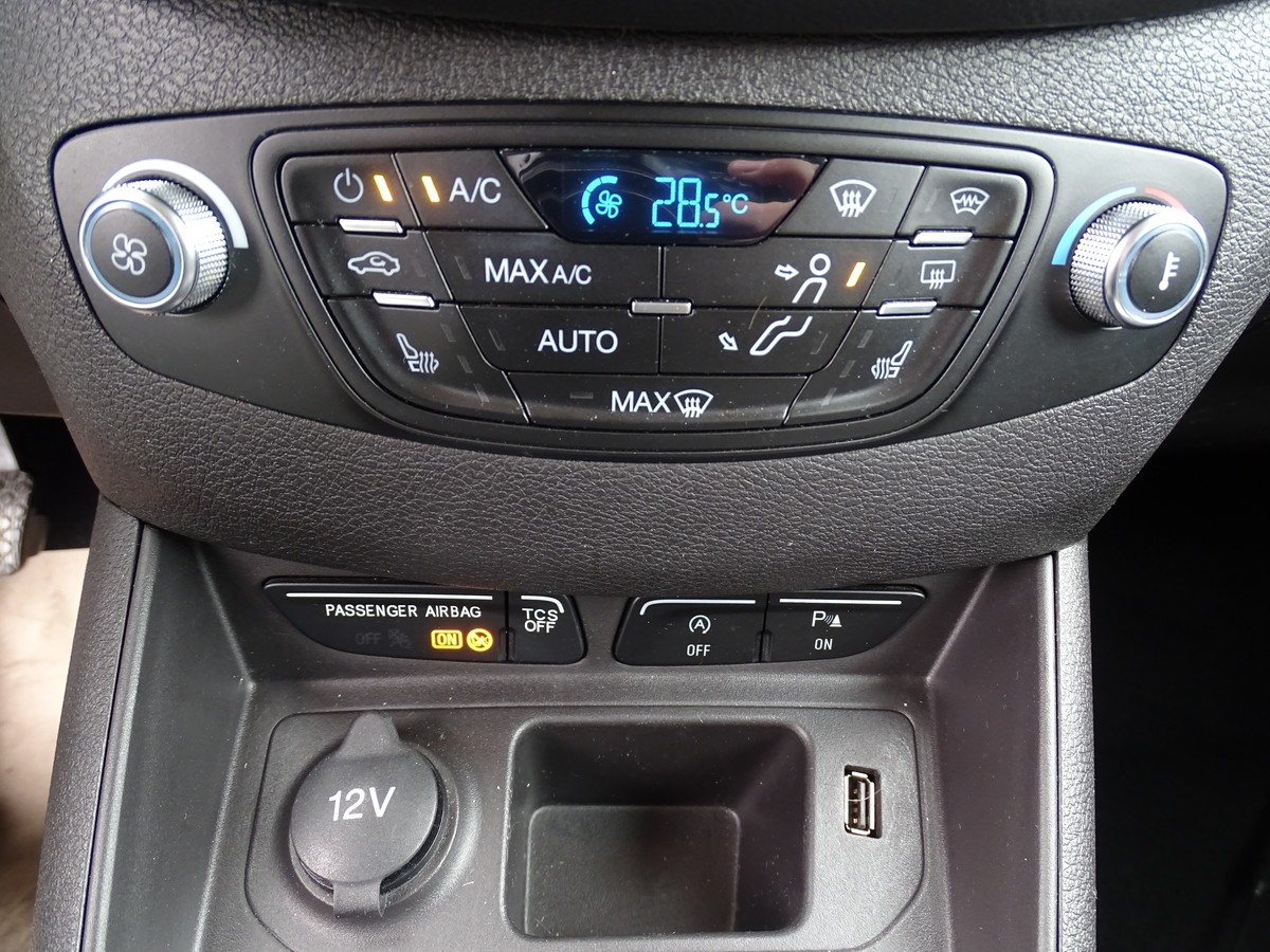 Ford Tourneo Courier 1.5 TDCi Titanium 