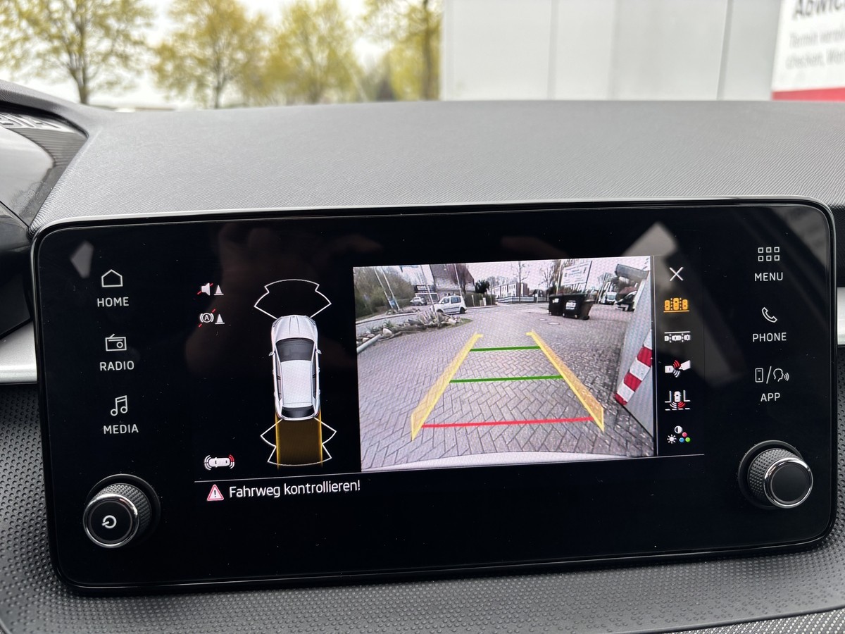 Skoda Fabia 1.0 TSI Selection*LED*CARPLAY*SITZHEIZUNG*KAMERA*
